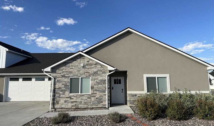 5760 NORTHSIDE Xing Unit D, Chubbuck, ID 83202 - 2 Beds, 2 Bath