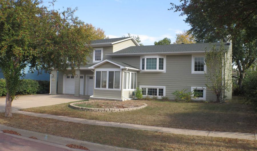 209 E Vera Ln, Brandon, SD 57005 - 4 Beds, 1 Bath