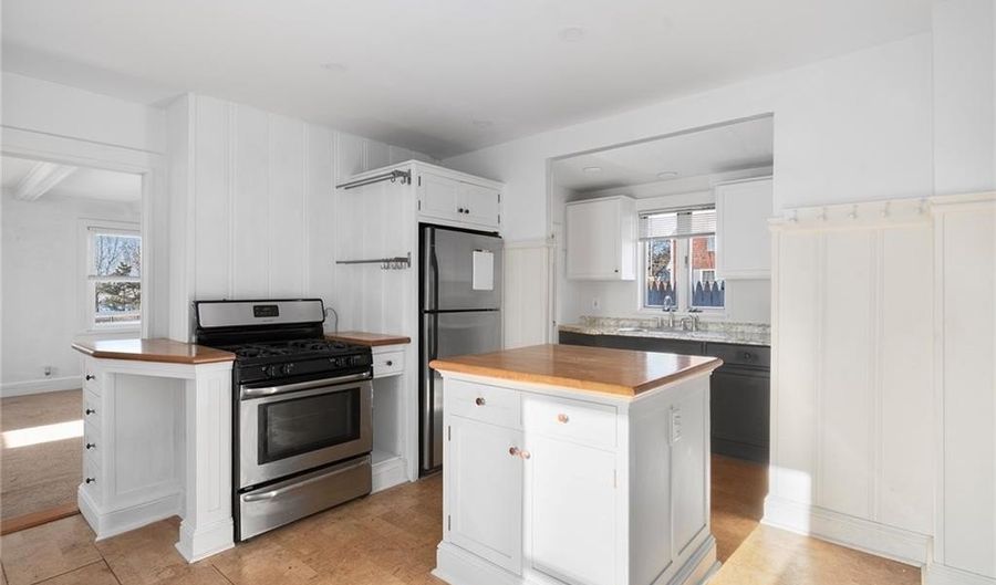 222 Second St, East Providence, RI 02865 - 3 Beds, 1 Bath