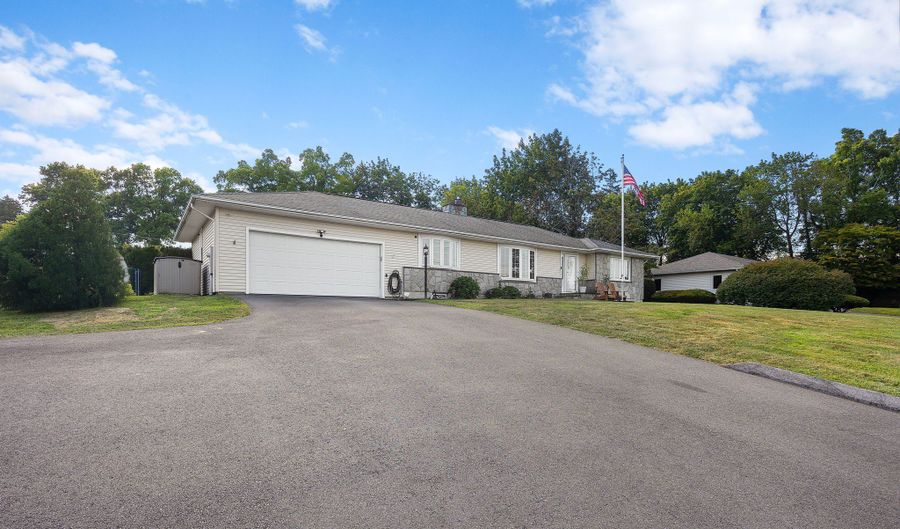44 Clapboard Ridge Rd, Danbury, CT 06811 - 2 Beds, 2 Bath
