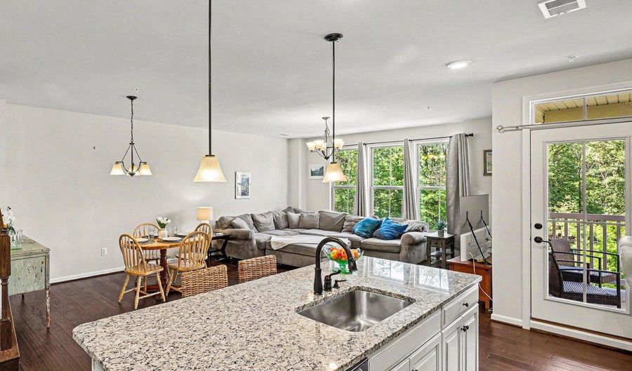 25333 CRESTED IRIS Ter, Aldie, VA 20105 - 3 Beds, 3 Bath