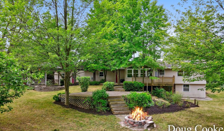 10574 88th Ave, Allendale, MI 49401 - 4 Beds, 2 Bath