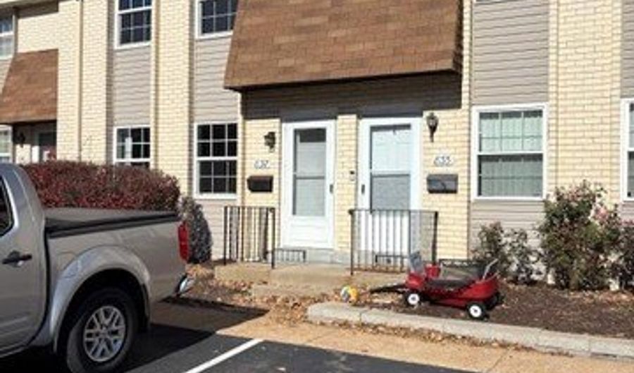 837 Wendevy Ct, Ballwin, MO 63011 - 3 Beds, 3 Bath