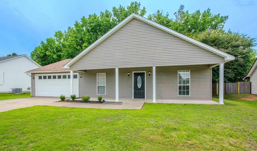 218 Hunters Run Dr, Benton, AR 72015 - 3 Beds, 2 Bath