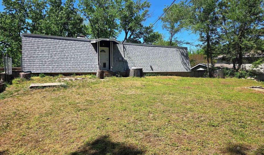 1120 Helen St, Augusta, KS 67010 - 3 Beds, 3 Bath