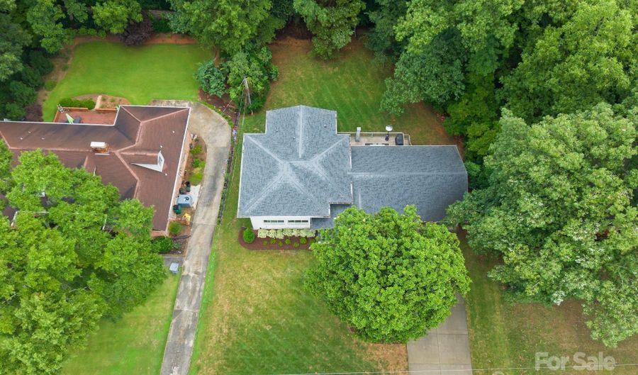 6527 Burlwood Rd, Charlotte, NC 28211 - 4 Beds, 4 Bath
