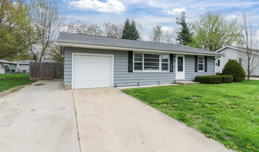 1212 W Hovey Ave, Normal, IL 61761 - 2 Beds, 1 Bath