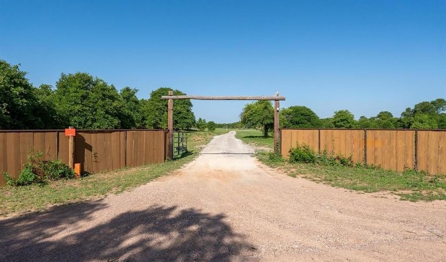 5755 County Road 335, Anson, TX 79501 - 6 Beds, 3 Bath