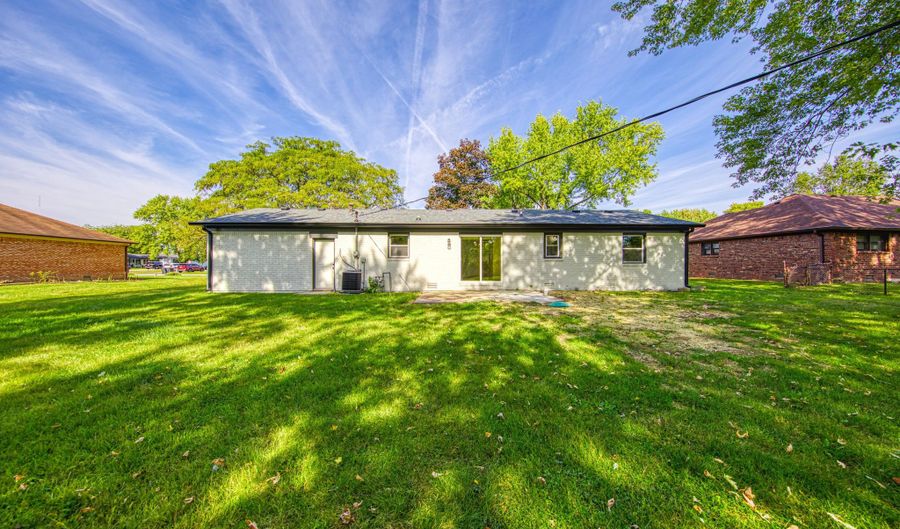 227 Poplar Grove Dr, Avon, IN 46123 - 3 Beds, 2 Bath