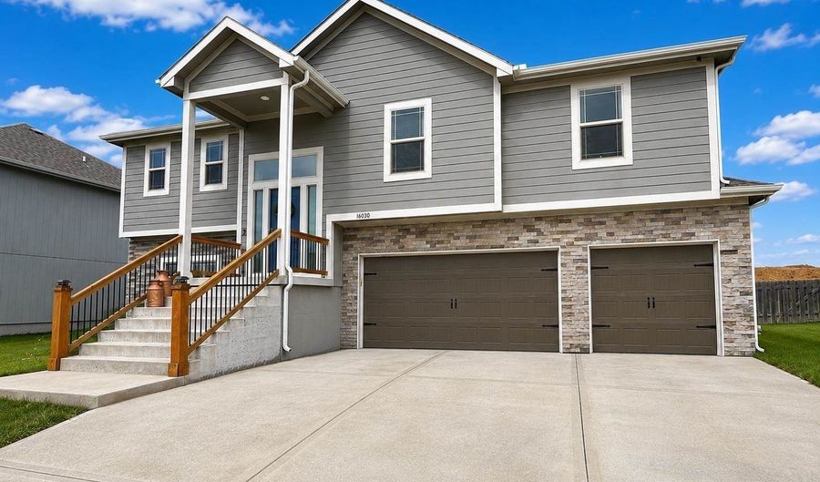 16030 Craig St, Basehor, KS 66007 - 4 Beds, 3 Bath