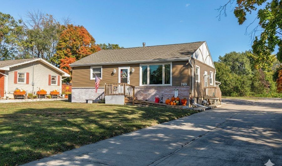 705 17th Ave SW, Altoona, IA 50009 - 3 Beds, 2 Bath