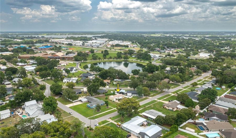 304 W LAKE Ave, Auburndale, FL 33823 - 2 Beds, 1 Bath