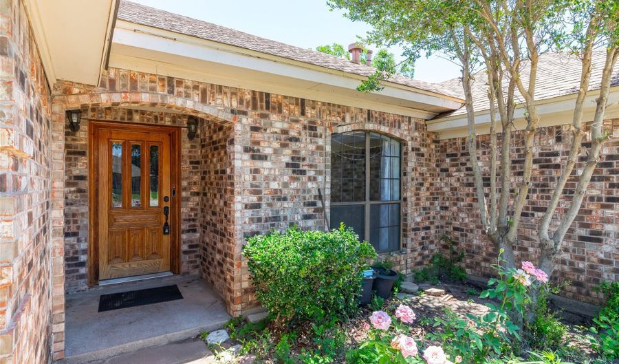 933 Reeves St, Abilene, TX 79602 - 3 Beds, 2 Bath
