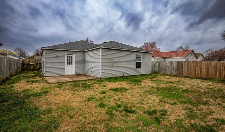 2513 4th St, Bentonville, AR 72712 - 3 Beds, 2 Bath