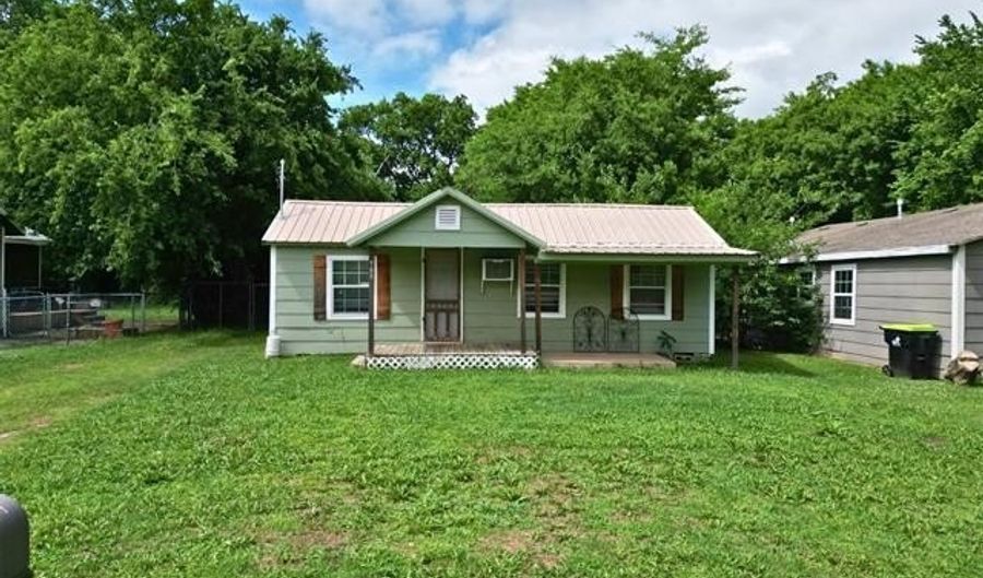 708 W 3rd, Ada, OK 74820 - 2 Beds, 1 Bath