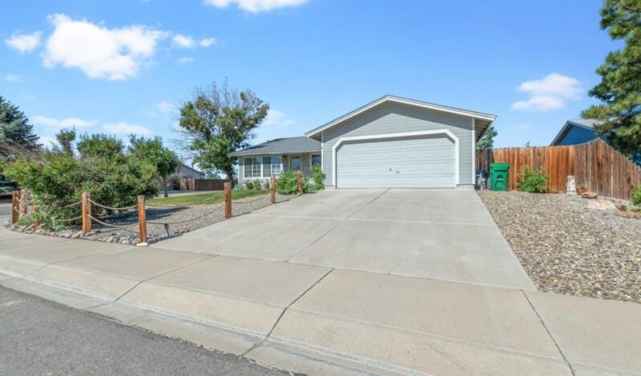 561 Yellow Jacket Rd, Dayton, NV 89403 - 3 Beds, 2 Bath
