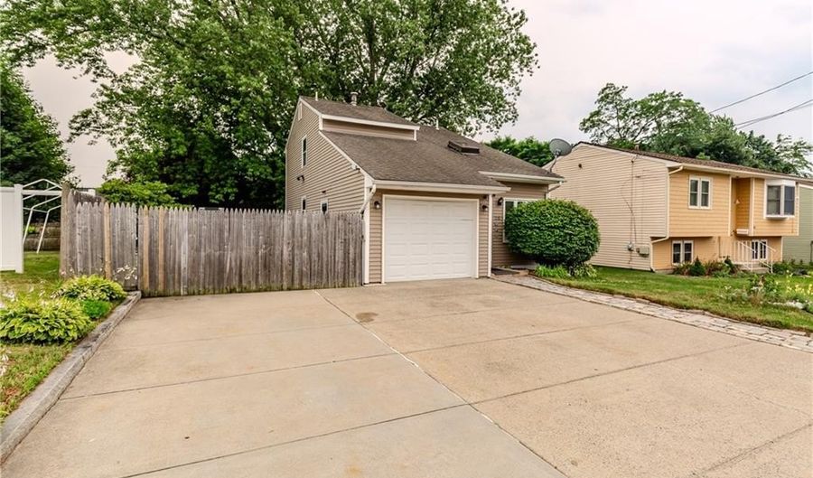 28 Dante Ave, Johnston, RI 02919 - 3 Beds, 2 Bath
