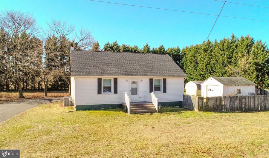 748 W QUILLYTOWN Rd, Carneys Point, NJ 08069 - 2 Beds, 1 Bath