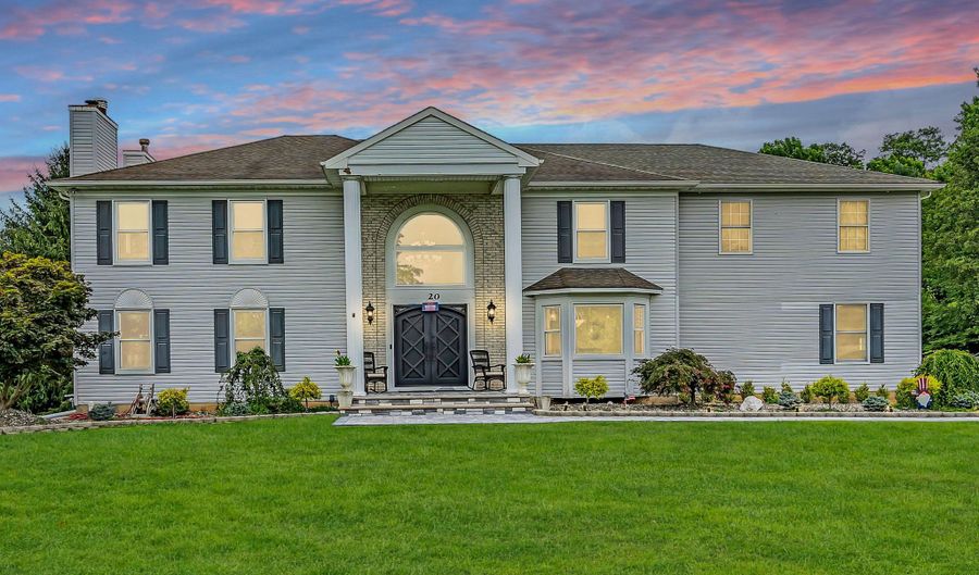 20 Regency Way, Manalapan, NJ 07726 - 6 Beds, 5 Bath