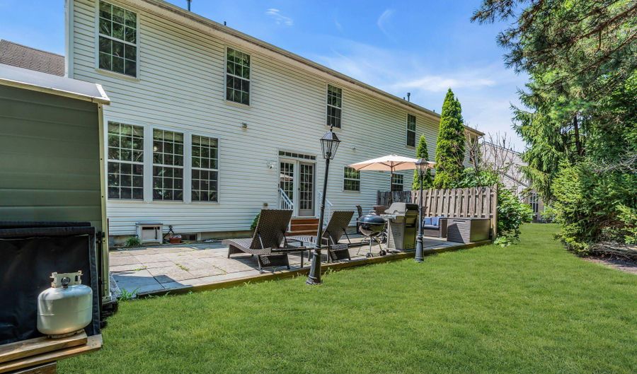 18 Foxmoor Ln, Bayville, NJ 08721 - 3 Beds, 3 Bath