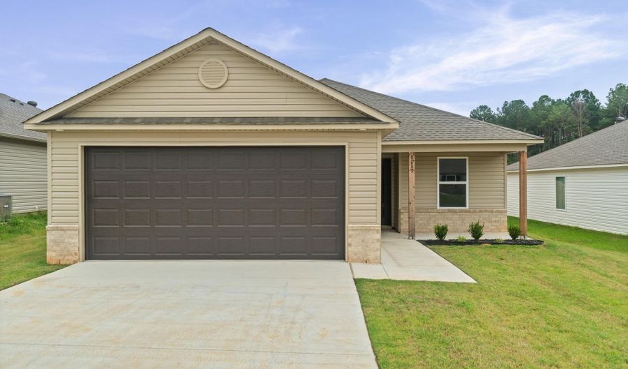 8089 Chesapeake Trl, Bauxite, AR 72011 - 4 Beds, 2 Bath