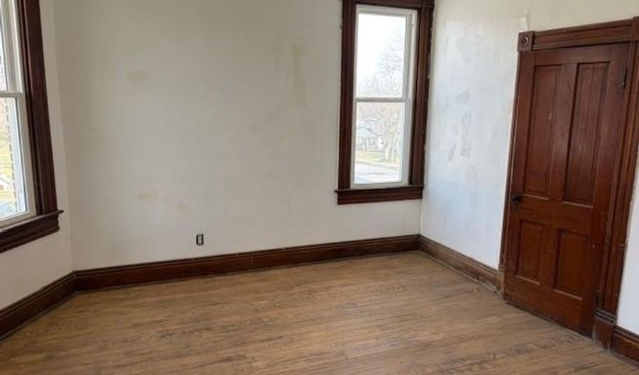 401 N 9th St, Atchison, KS 66002 - 4 Beds, 2 Bath