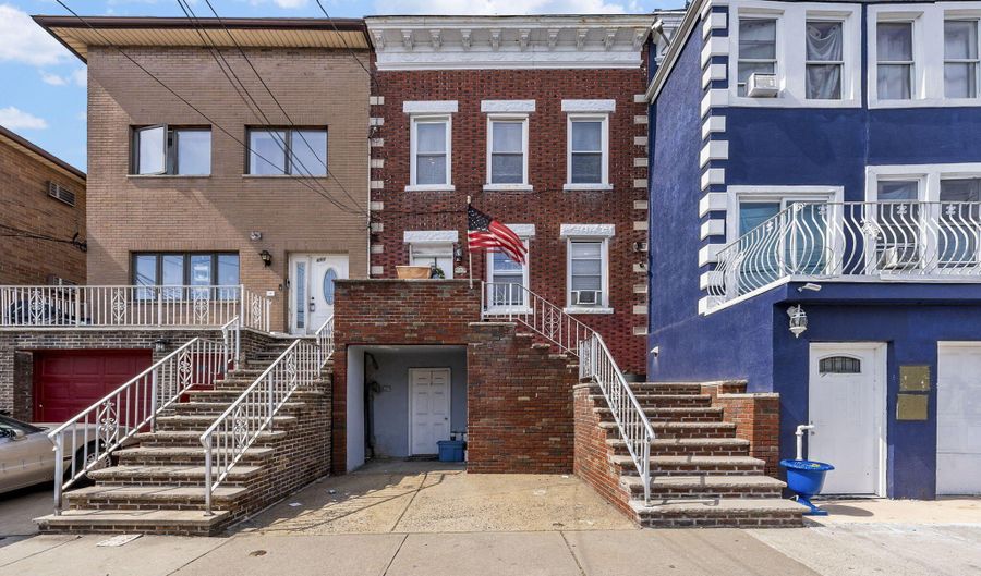 659 Kennedy Blvd, Bayonne, NJ 07002 - 4 Beds, 2 Bath