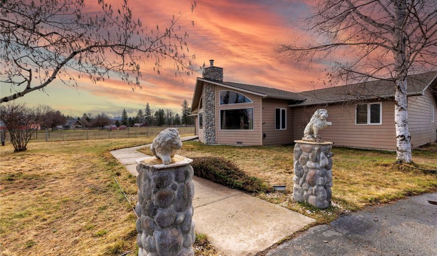315 Chief Looking Glass Rd, Florence, MT 59833 - 3 Beds, 3 Bath