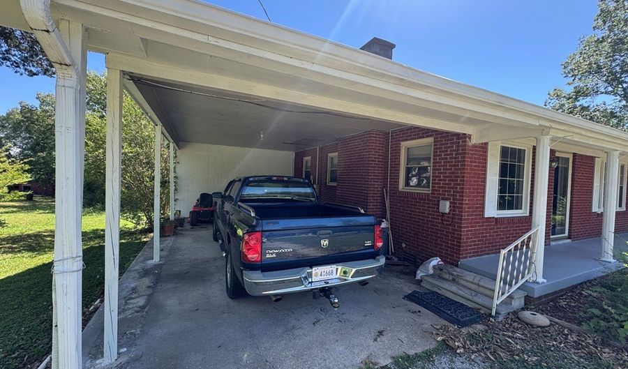 105 Able St, Big Sandy, TN 38221 - 3 Beds, 1 Bath