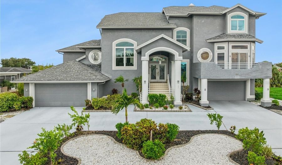 807 CHIPAWAY Dr, Apollo Beach, FL 33572 - 4 Beds, 3 Bath