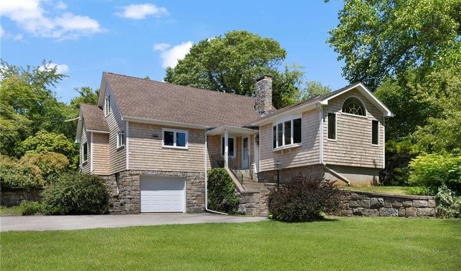 39 Highland Ave, Narragansett, RI 02882 - 3 Beds, 3 Bath