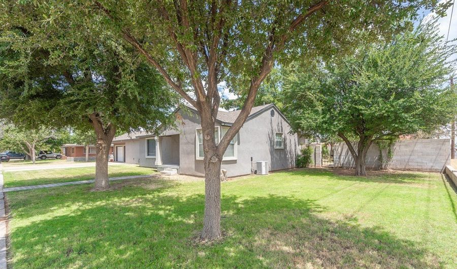 800 NW 7th St, Andrews, TX 79714 - 3 Beds, 3 Bath
