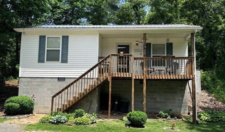 218 Central Ave, Ansted, WV 25812 - 2 Beds, 1 Bath