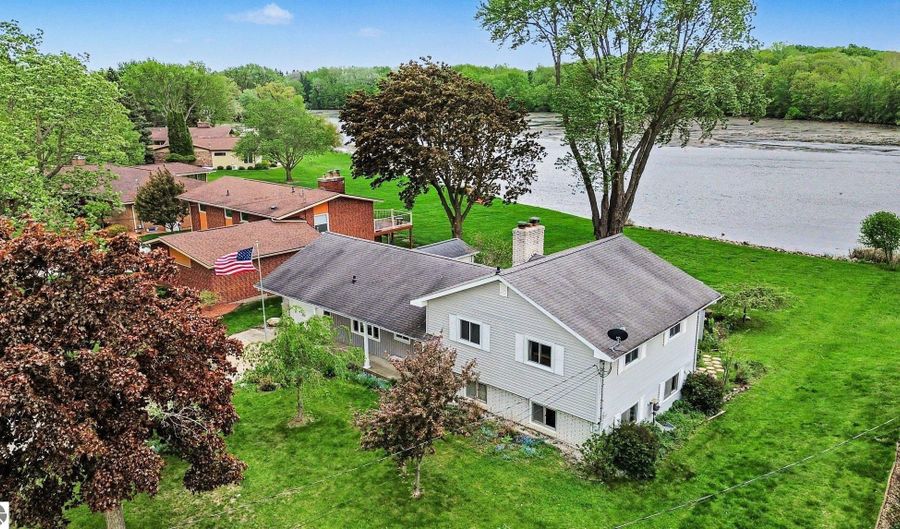 937 Riverview Dr, Alma, MI 48801 - 3 Beds, 2 Bath