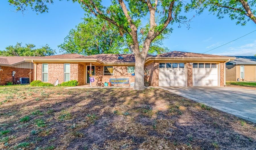 1209 NW 14th St, Andrews, TX 79714 - 3 Beds, 2 Bath