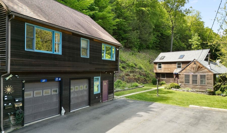 25-27 Gingko Ln, Brattleboro, VT 05301 - 3 Beds, 2 Bath