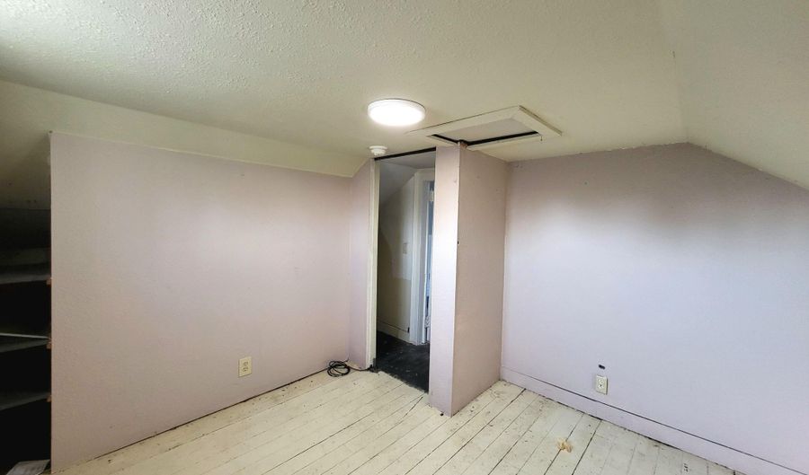 121 E Campbell St, Alpena, MI 49707 - 3 Beds, 2 Bath
