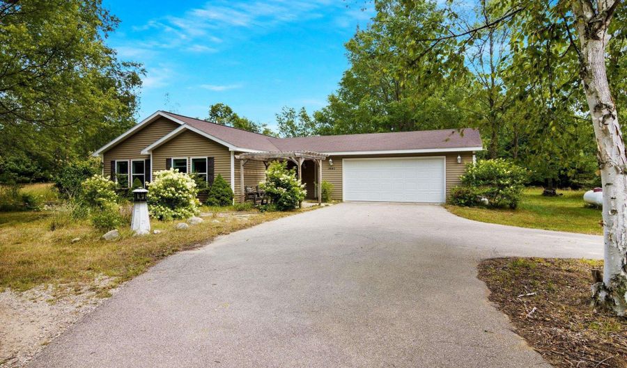 14143 Erdman Rd, Arcadia, MI 49613 - 3 Beds, 2 Bath
