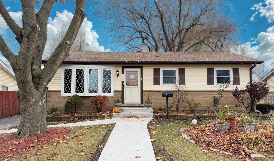 539 W Rose Ave, Addison, IL 60101 - 3 Beds, 2 Bath