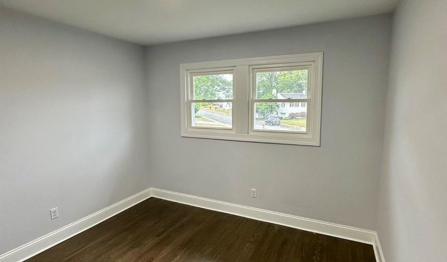872 WESTVIEW Ter, Dover, DE 19904 - 4 Beds, 2 Bath