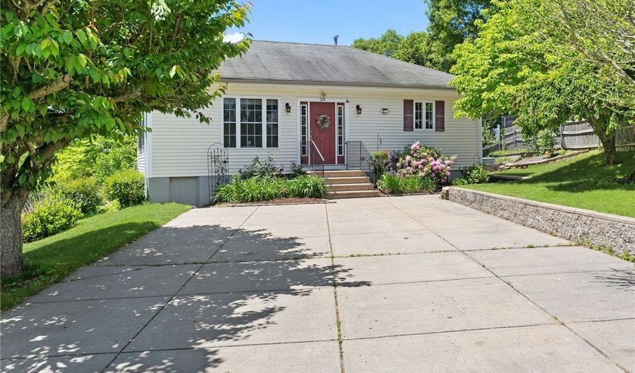 28 Fairview Ave, Cumberland, RI 02864 - 2 Beds, 2 Bath