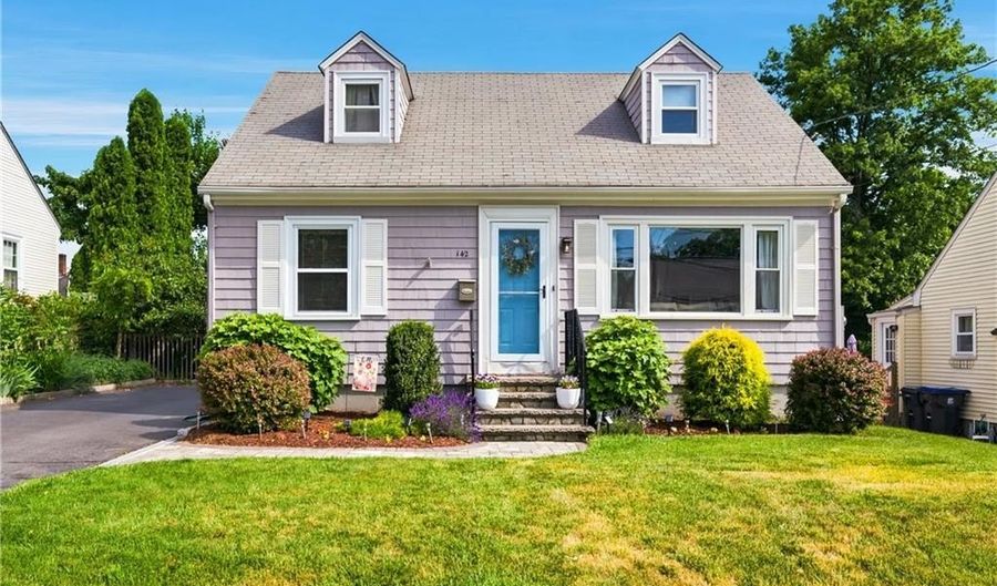 142 Mowry Ave, Cumberland, RI 02864 - 3 Beds, 2 Bath