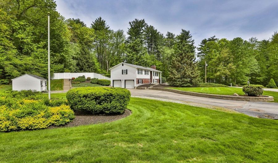 9 Edinburgh Dr, Bedford, NH 03110 - 3 Beds, 2 Bath