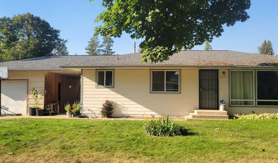 6625 Jackson St, Bonners Ferry, ID 83805 - 2 Beds, 1 Bath
