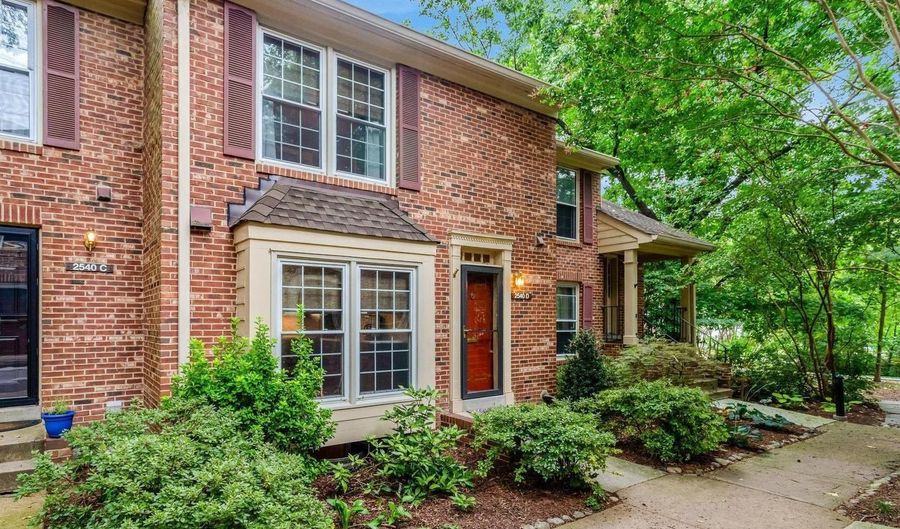 2540 S WALTER REED Dr #4, Arlington, VA 22206 - 3 Beds, 3 Bath