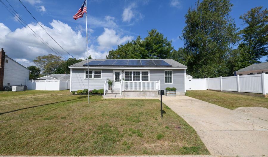 422 Maple Dr, Belford, NJ 07718 - 3 Beds, 2 Bath