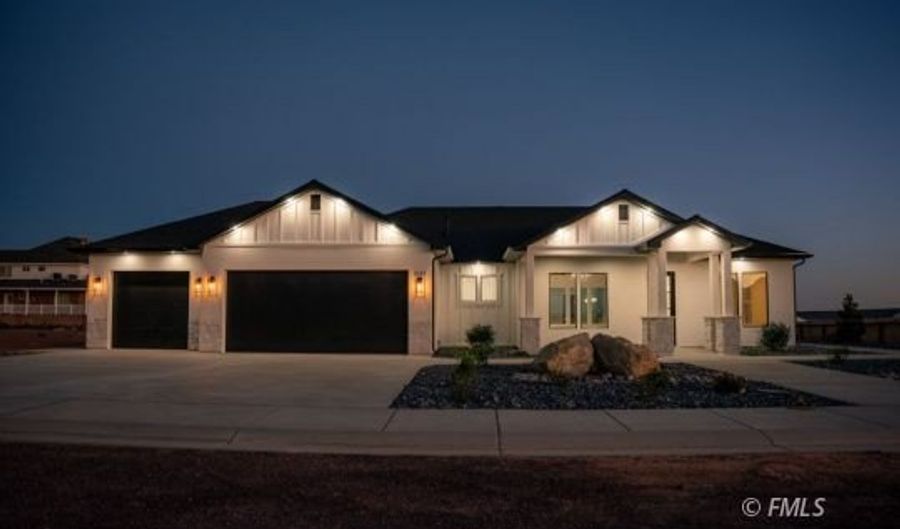 1245 W TOWNSHIP Ave, Colorado City, AZ 86021 - 3 Beds, 3 Bath