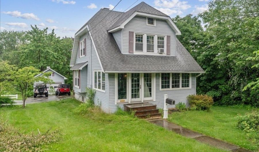 71 Main St, Bayonne, NJ 07035 - 4 Beds, 2 Bath