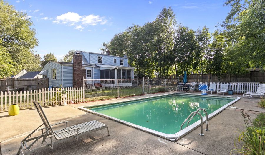 66 Loftus Cir, Bridgeport, CT 06606 - 3 Beds, 2 Bath