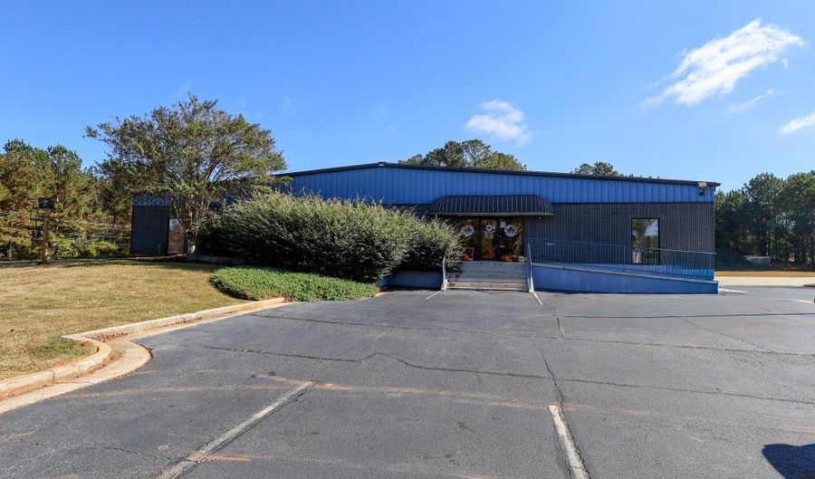 282 Veterans Pkwy, Barnesville, GA 30204 - 0 Beds, 0 Bath